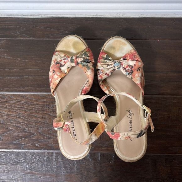 AMERICAN EAGLE FLORAL PRINT WEDGE SANDAL SIZE 8.5 - Picture 3 of 6